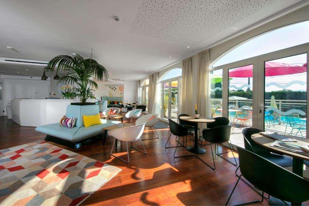 Adonis Mougins Aparthotel Restoran gambar